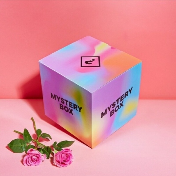 WOMENS SUPRISE MYSTERY BOX❤️ - Picture 1 of 1